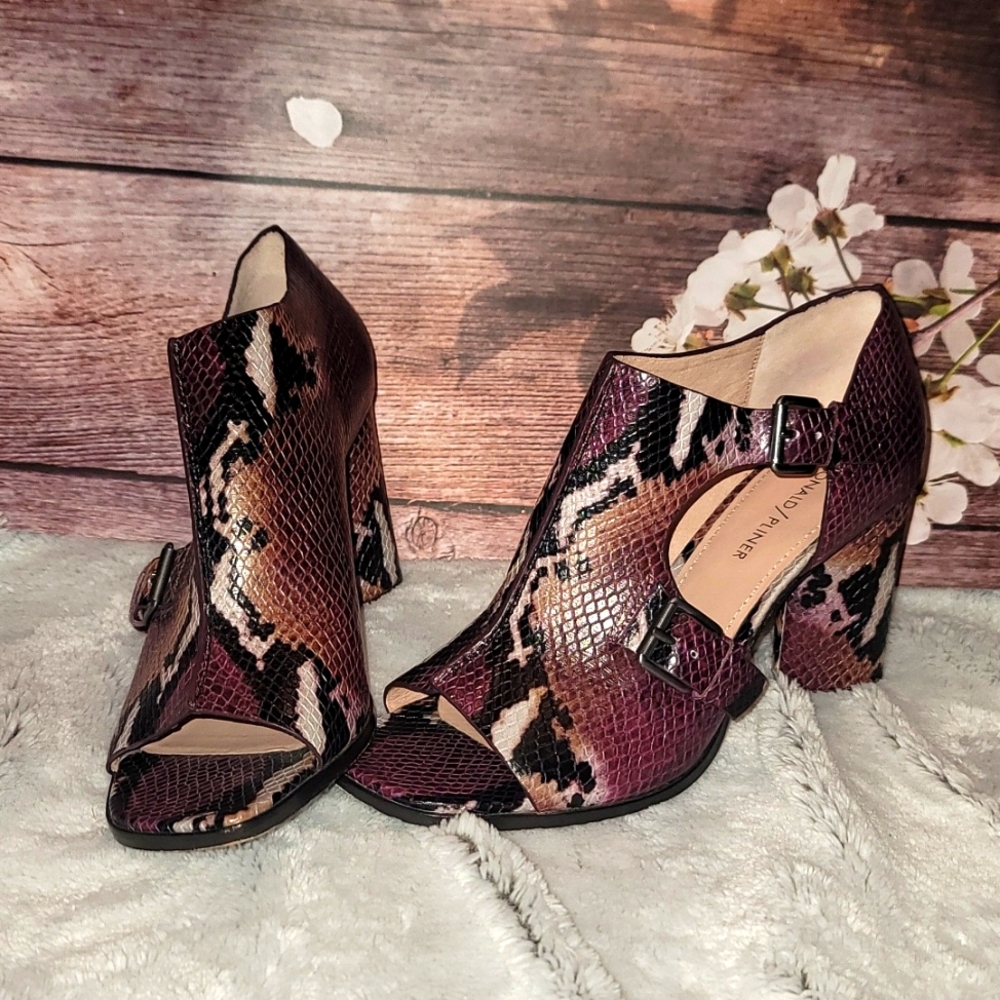 Donald Pliner Women's snack print heels
